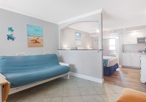 Pelican Pointe 311:Walk to Beach~Pool~Free Parking