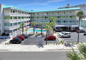 Pelican Pointe 215:Walk to Beach~Pool~Free Parking