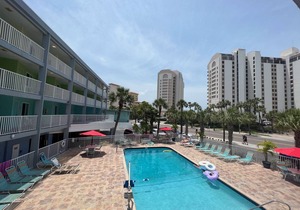 Pelican Pointe 215:Walk to Beach~Pool~Free Parking