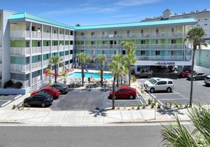 Pelican Pointe 112:Walk to Beach~Pool~Free Parking