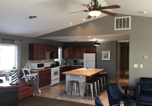 Penthouse on the lake, walking distance from Indiana Beach