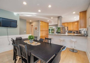 Perch - Phinney Guest House: Spacious 3BR | Downtown Fremont | Parking