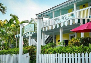 Perfect Beach Getaway! 3 Relaxing Units, 3 Pools, Onsite Bar, Near Duval Street!