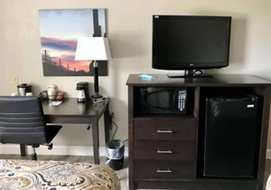 Perfect Escape! Swimming Pool, Nightclub, Near Allentown Art Museum!