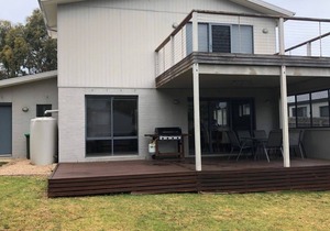 Perfect family getaway, a short walk to beach and shops.