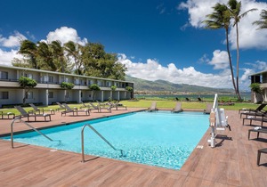 Perfect Family Vacation! 4 Poolside Units, Relax on the Nearby Ho’aloha Beach!