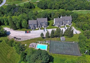 Perfect four bedroom condo with shuttle to the mountain, ski Back Whiffletree D8