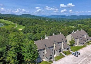 Perfect four bedroom condo with shuttle to the mountain, ski Back Whiffletree D8