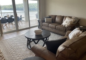 Perfect Location! Newly Remodeled- 2021 Condo right in the heart of Osage Beach
