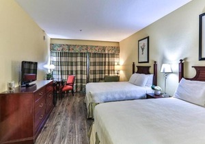 Perfect Location for Family Getaway! Two Spacious Rooms, Outdoor Swimming Pool