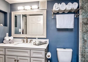 PERFECT vacation in a relaxing one bedroom with a KING size bed!