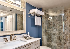 PERFECT vacation in a relaxing one bedroom with a KING size bed!