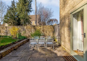 Pet friendly 3 bedroom Cotswold holiday cottage in Lechlade - Railway Cottage