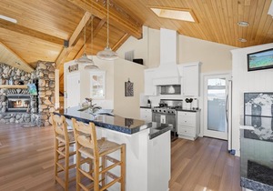 Pet-Friendly Northstar Retreat | King Suites, Hot Tub & 4 Mins to Ski Resort