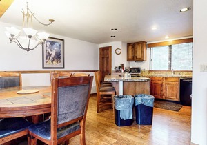 Pet-Friendly Updated Townhome with Gas Grill, Centrally Located. Pool On-site