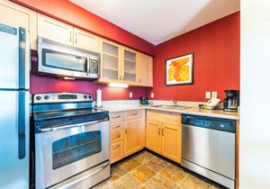 Phoenix 2bd Queen Beds