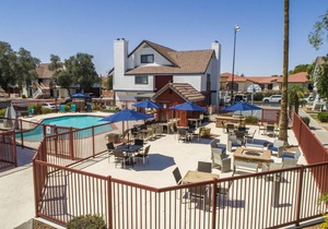 Phoenix 2bd Queen Beds