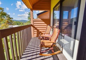 Pico F305 Ski right to the lifts at Pico Vaulted ceilings Light and Bright. Fitness Center and Pool access.