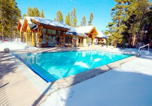 Pinecreek #I - 3 BR - Private Hot Tub - Close to Town - Shuttle to Slopes
