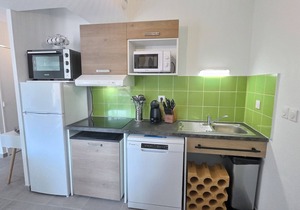 Pleasant maisonette with terrace near the sea