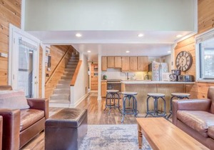 Pole House 15 - Meredith Lodging