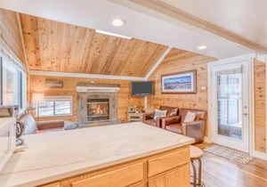 Pole House 15 - Meredith Lodging