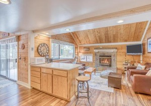 Pole House 15 - Meredith Lodging