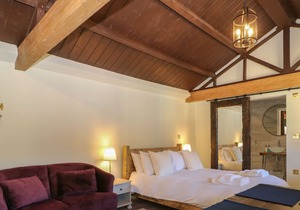 PORRICK - NO. 2, pet friendly, with a garden in Goring-On-Thames