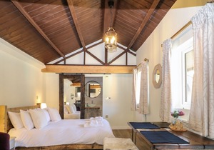 PORRICK - NO. 2, pet friendly, with a garden in Goring-On-Thames