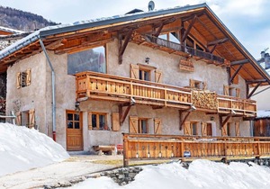 Pretty Chalet with Sauna & Skiing Nearby