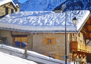 Pretty Chalet with Sauna & Skiing Nearby