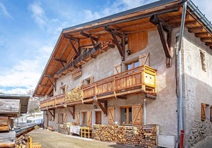 Pretty Chalet with Sauna & Skiing Nearby