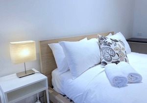 Pride Fawkner Apt *Balcony WIFI+POOL/GYM+Smart TV Netflix & Foxtel