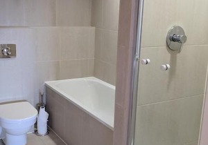 Prime Leeds Apartment With Balcony