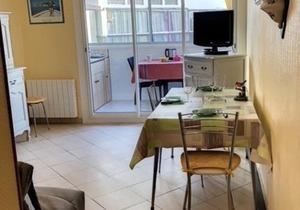 PROCHE DU STADE DE FOOT - ETOILE - FR-1-503-84
