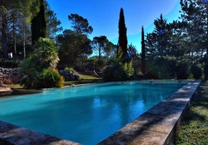 Quaint Villa in Villecroze France with Swimming Pool