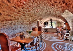 Quaint Villa in Villecroze France with Swimming Pool