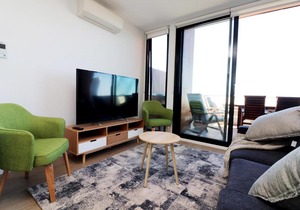 Queen of Northcote, City Views, Parking - Rejuvenate Stays