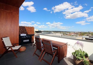 Queen of Northcote, City Views, Parking - Rejuvenate Stays