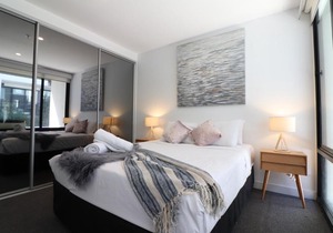 Queen of Northcote, City Views, Parking - Rejuvenate Stays