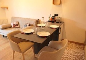 Quiet 2-room apartment with pool and WIFI, 4 people