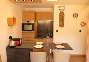 Quiet 2-room apartment with pool and WIFI, 4 people