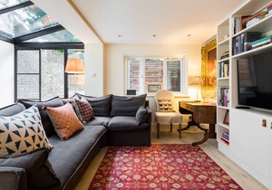 Quiet Classical/Modern Designer Garden Flat