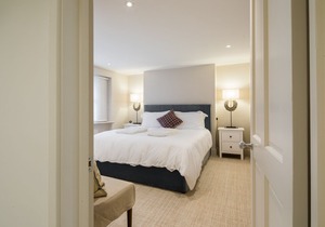 Quiet Classical/Modern Designer Garden Flat