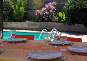 Quiet south-facing villa with pool, close to the sea