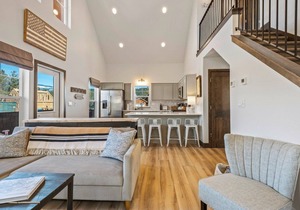 R and R Bungalow - 3 Bedroom 2 Bath Parkside Bungalow