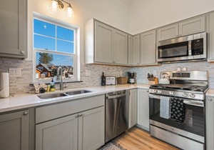 R and R Bungalow - 3 Bedroom 2 Bath Parkside Bungalow