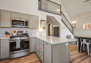 R and R Bungalow - 3 Bedroom 2 Bath Parkside Bungalow