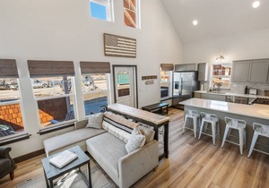 R and R Bungalow - 3 Bedroom 2 Bath Parkside Bungalow