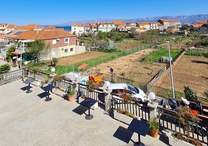 R14 - spacious room in hotel, 2 min to the beach